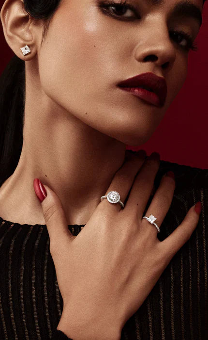 What’s the Difference Between Solitaire and Cluster Diamond Rings?