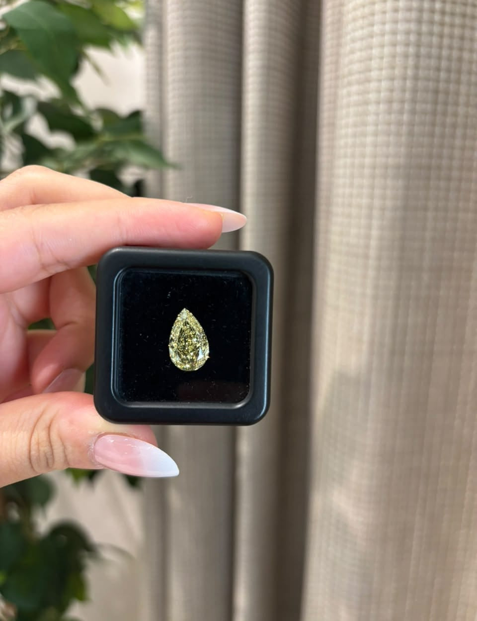 5.14 Ct Pear Modified Billiant Cut (Fancy Yellow) VVS2 - House of Quadri