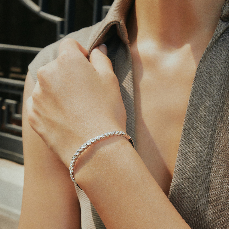 Oval Bangle Size Guide